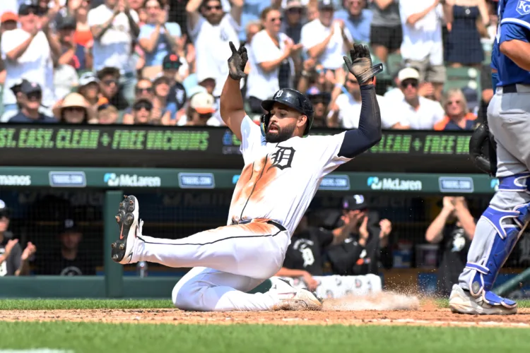 Michael Massey's 2-run, 2-out homer in 8th helps Royals beat Tigers 5-4 for 2nd straight win